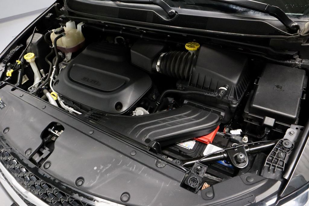 Used 2023 Chrysler Pacifica Touring-L FWD image 18