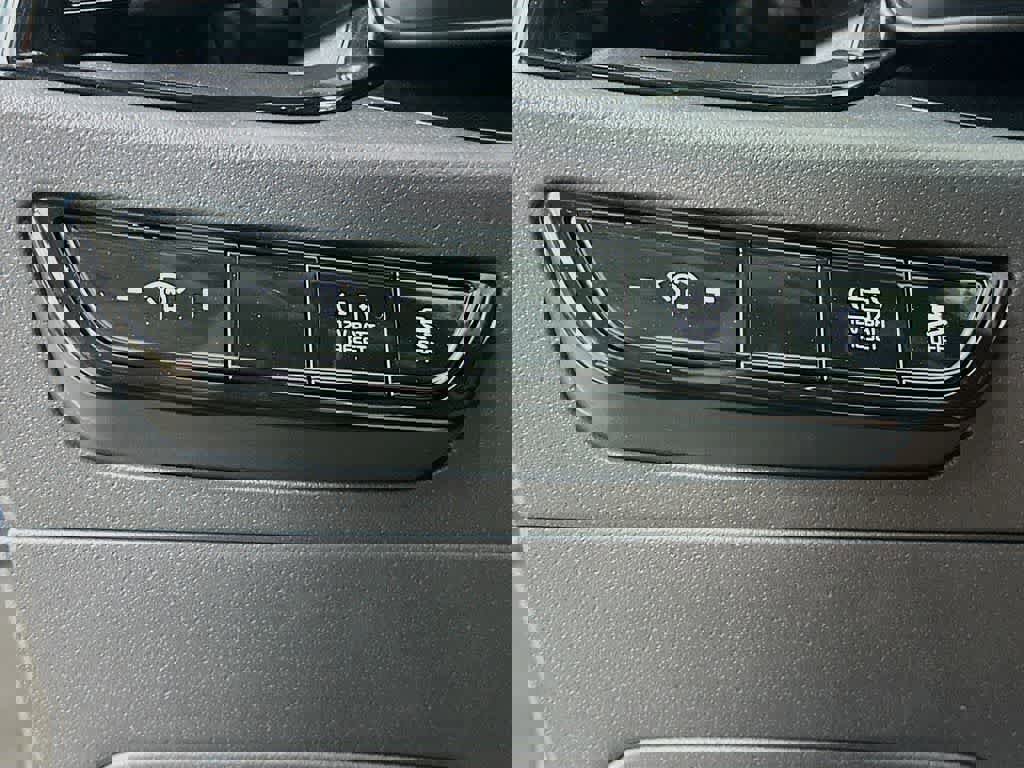 Used 2024 Kia Niro EX Touring image 26