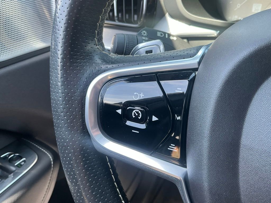 Used 2018 Volvo XC60 T6 R-Design w/ Convenience Package AWD/4WD image 28