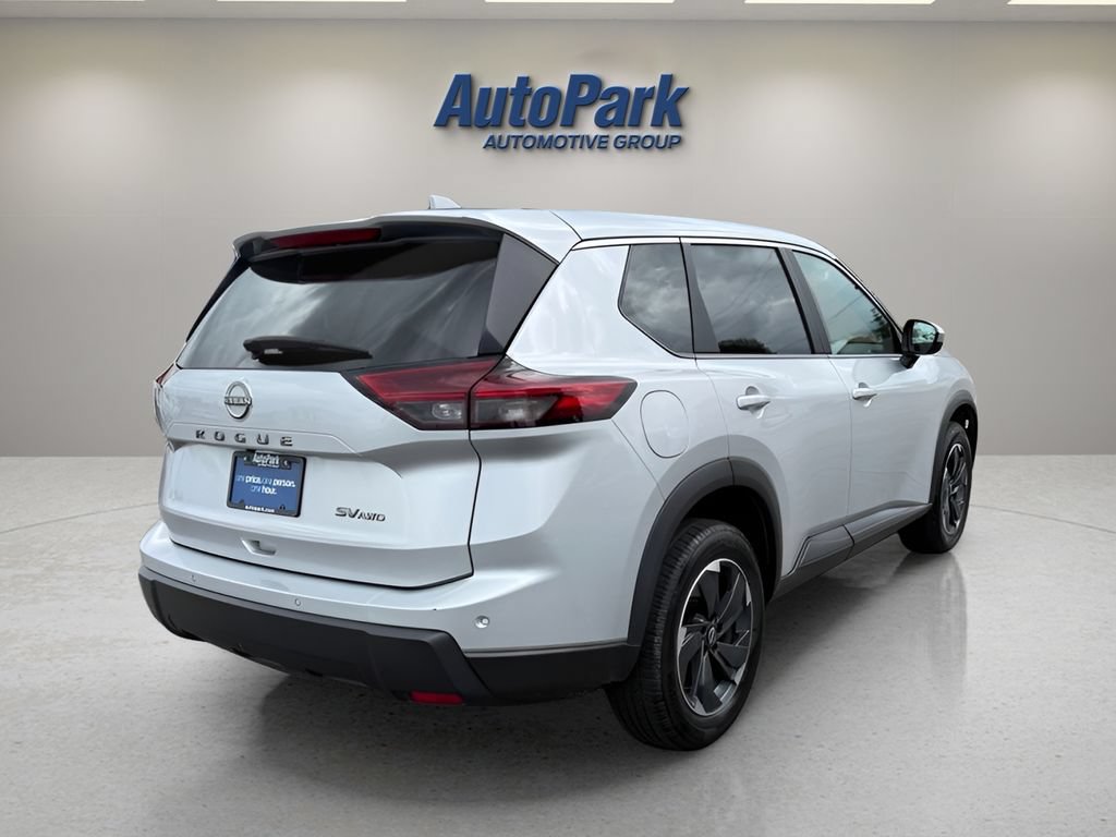 Used 2024 Nissan Rogue SV AWD/4WD image 8