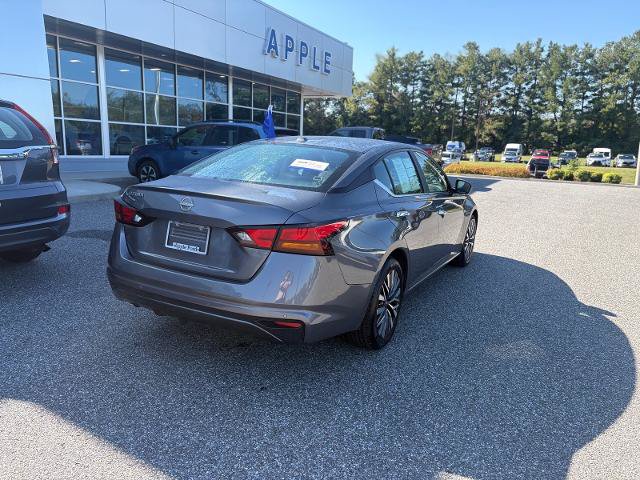 Used 2025 Nissan Altima 2.5 SV FWD image 3