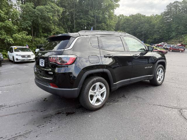 Used 2023 Jeep Compass Latitude w/ Convenience Group AWD/4WD image 14