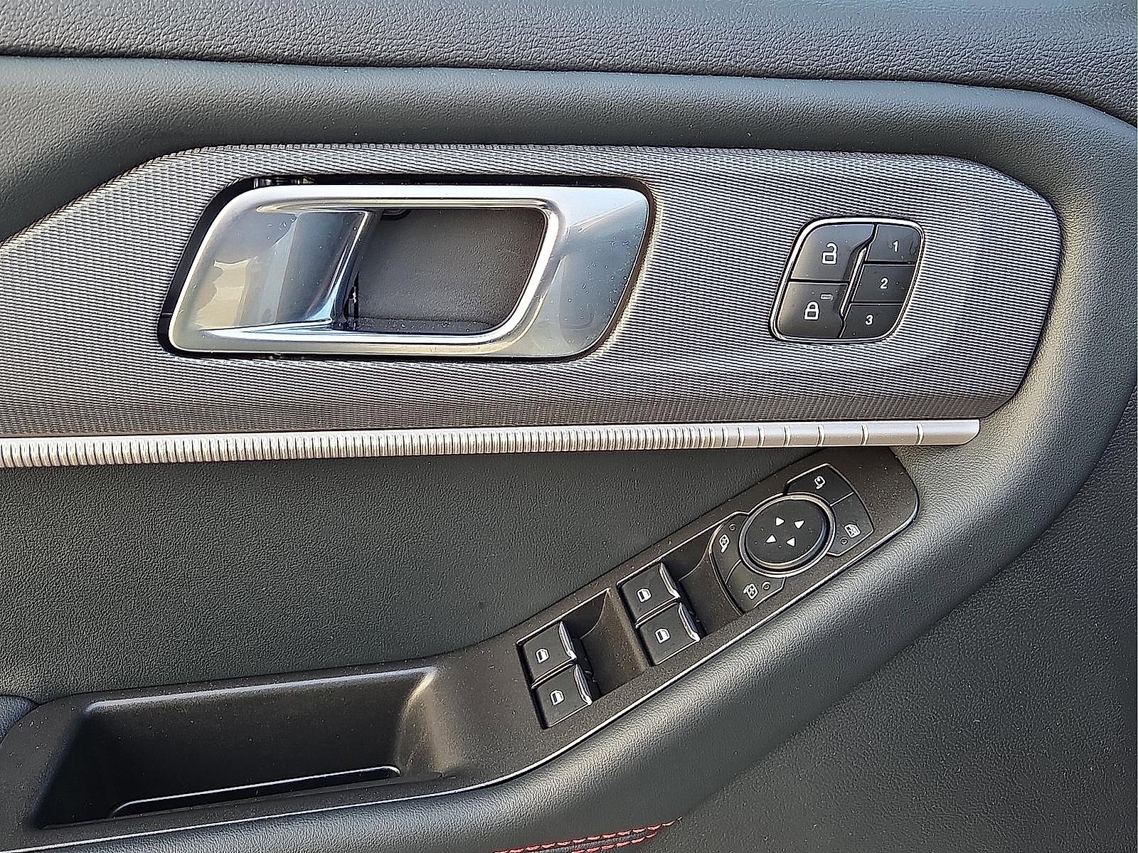 Certified 2025 Ford Explorer ST-Line w/ Premium Package image 14