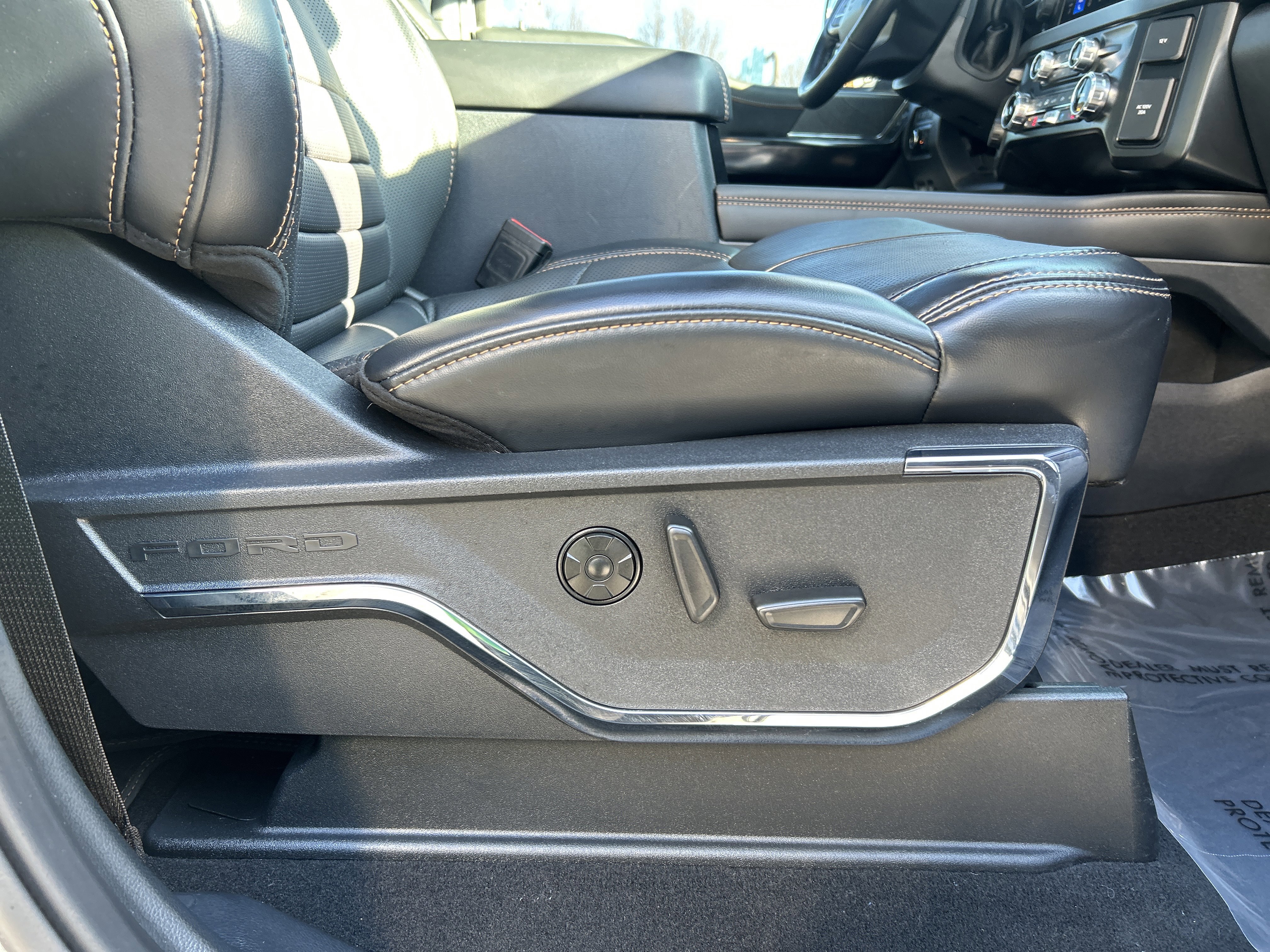 Certified 2024 Ford F350 Platinum w/ Tremor Off-Road Package image 28