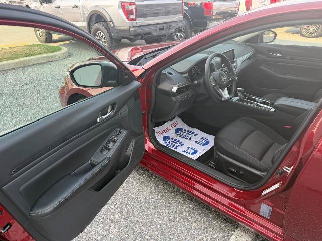 Used 2024 Nissan Altima 2.5 SV AWD/4WD image 10