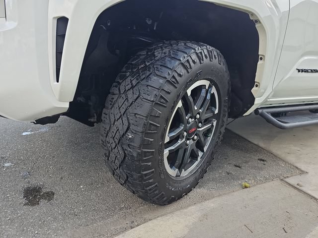 Used 2024 Toyota Tacoma TRD Sport AWD/4WD image 28