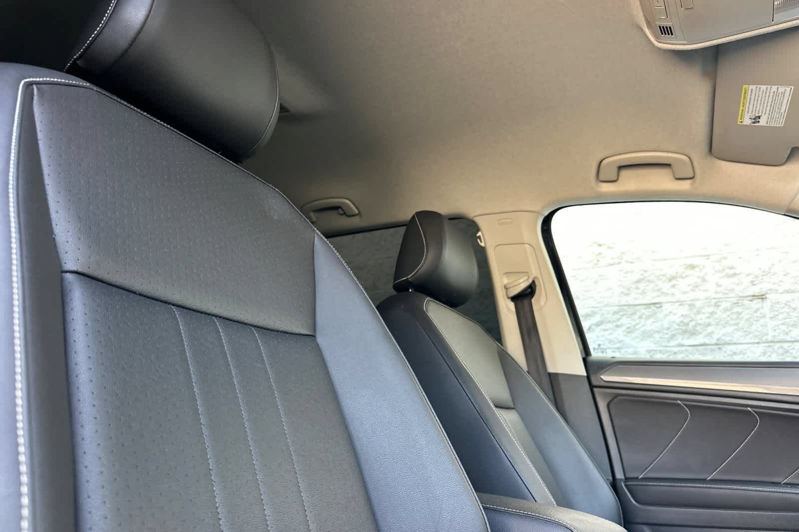 Used 2023 Volkswagen Tiguan SE AWD/4WD image 18