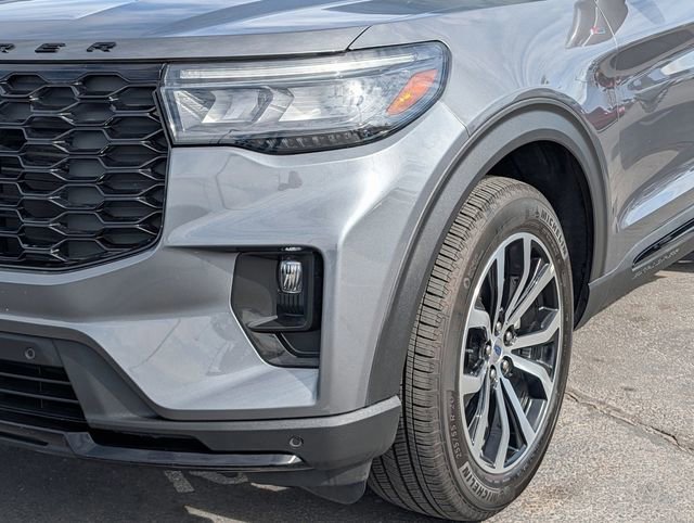 Certified 2025 Ford Explorer ST-Line image 8