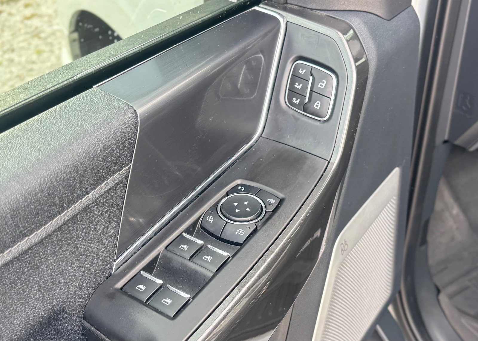 Certified 2023 Ford F150 Lariat w/ Equipment Group 502A High image 39