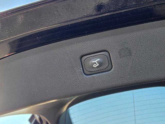 Certified 2024 Ford Edge ST-Line w/ Class II Trailer Tow Package image 17