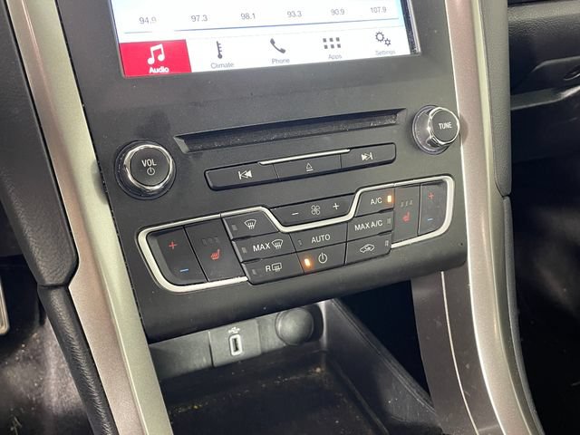 Certified 2017 Ford Fusion SE w/ Equipment Group 602A FWD image 8