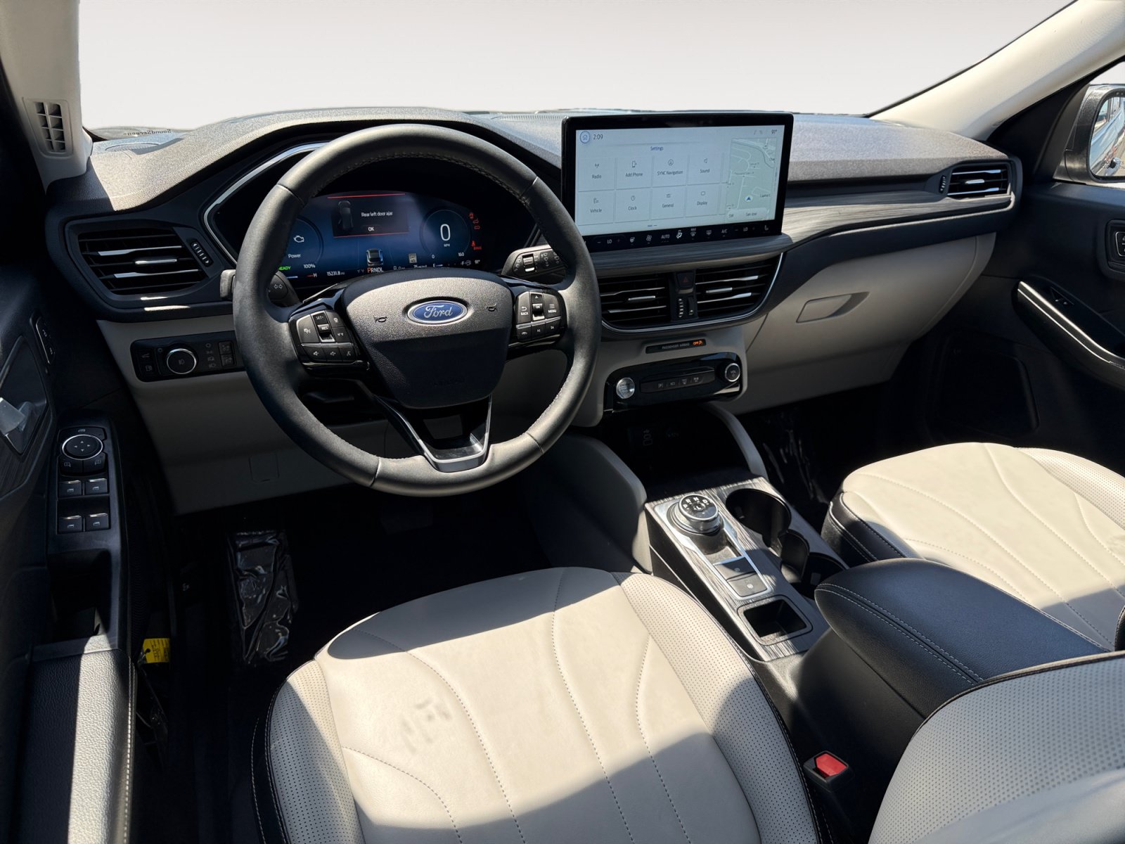 Certified 2025 Ford Escape SE w/ PHEV Premium Package FWD image 15