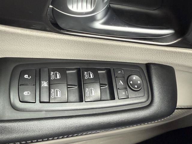 Used 2017 Chrysler Pacifica Limited FWD image 19