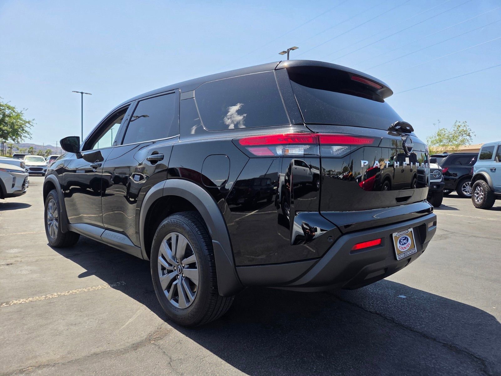 Used 2024 Nissan Pathfinder S FWD image 4