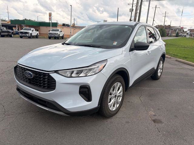 Certified 2025 Ford Escape Active w/ Cold Weather Package FWD image 3