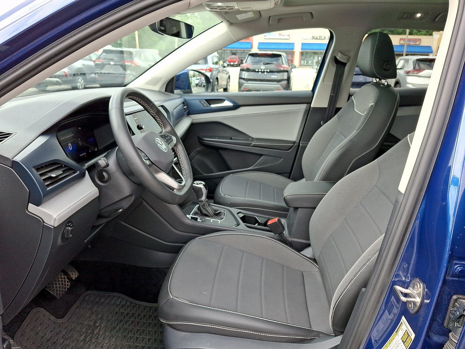Used 2024 Volkswagen Taos SE FWD image 12