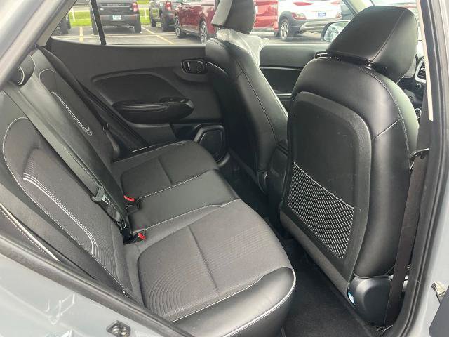 Used 2023 Hyundai Venue Limited FWD image 12