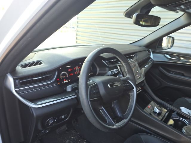 Used 2023 Jeep Grand Cherokee Altitude image 8