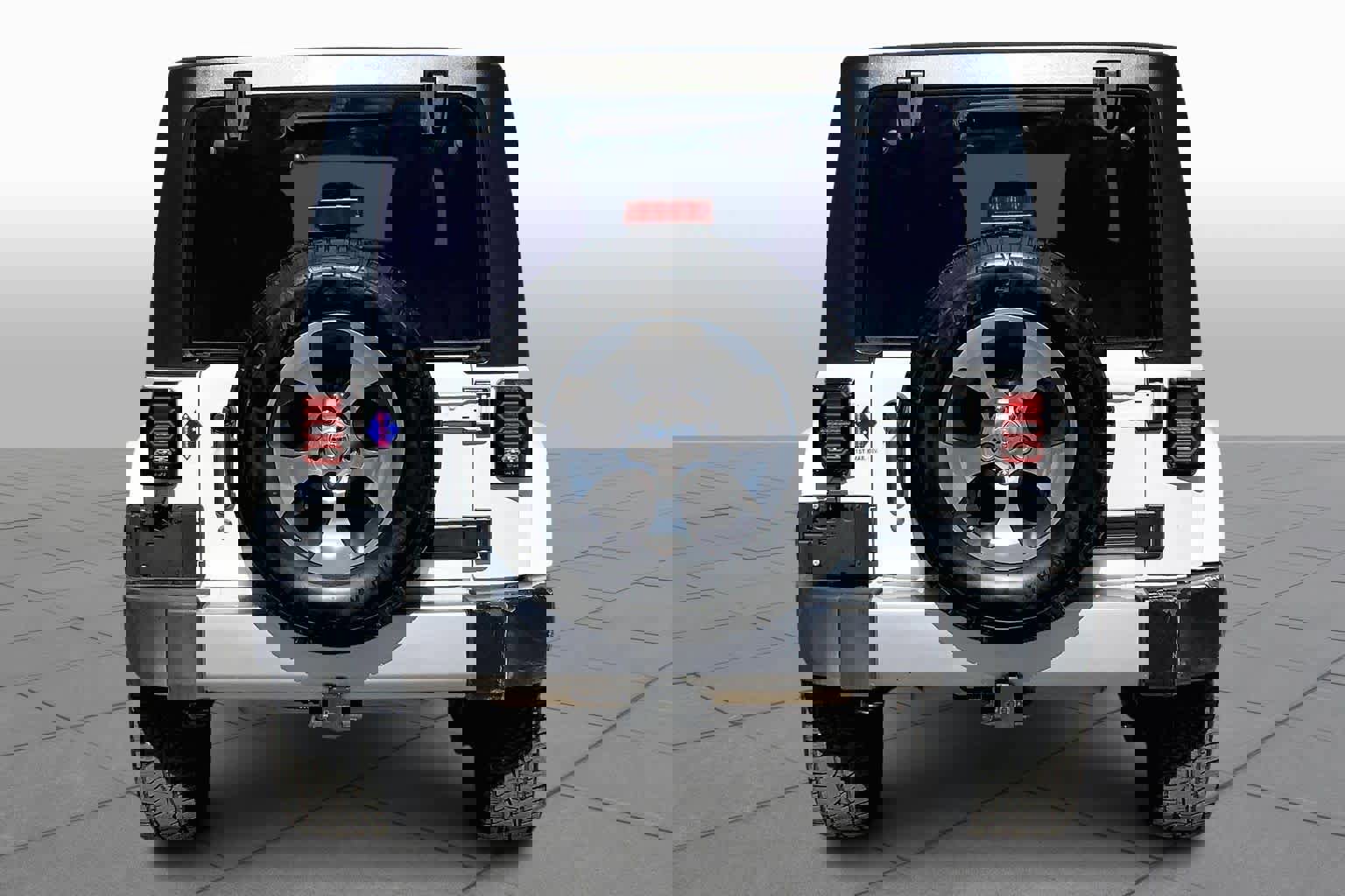 Used 2018 Jeep Wrangler Unlimited Sahara image 2