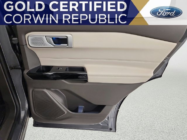 Certified 2023 Ford Explorer Platinum w/ Technology Package AWD/4WD image 31