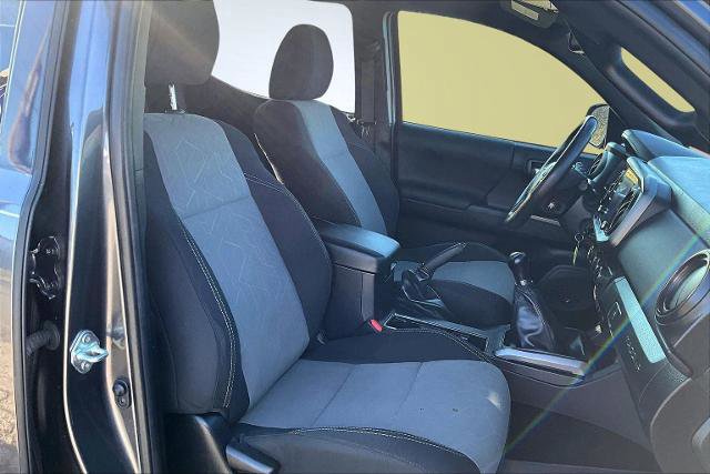 Used 2022 Toyota Tacoma TRD Sport w/ Technology Package image 14