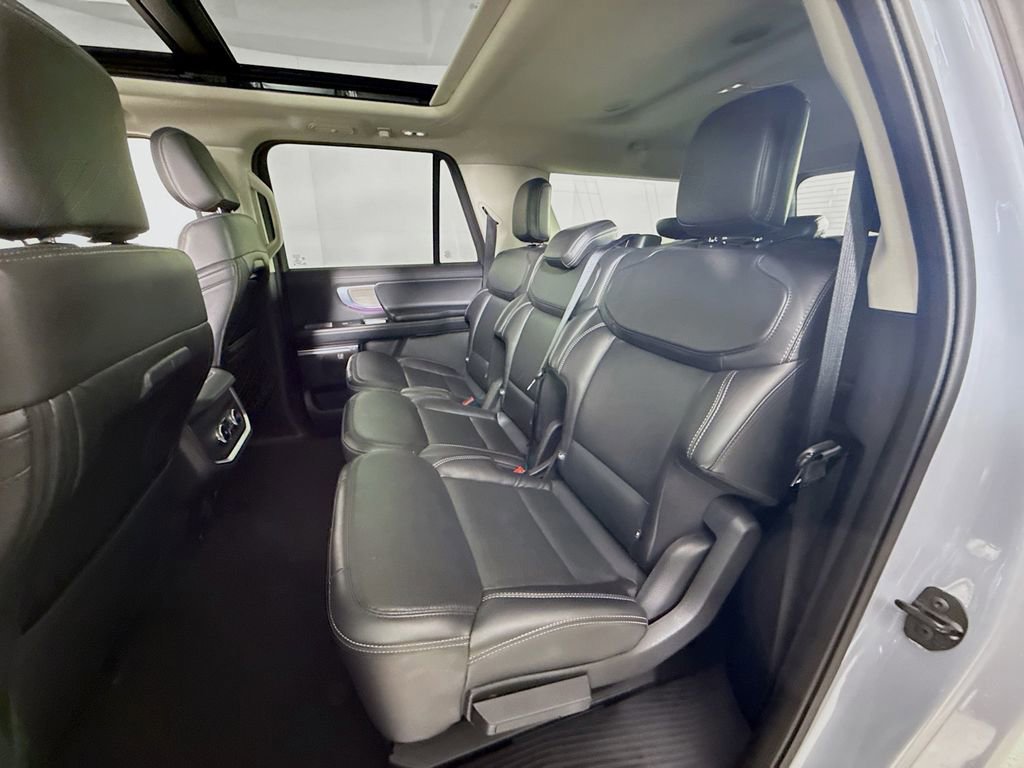 Certified 2025 Ford Expedition Max Platinum image 26