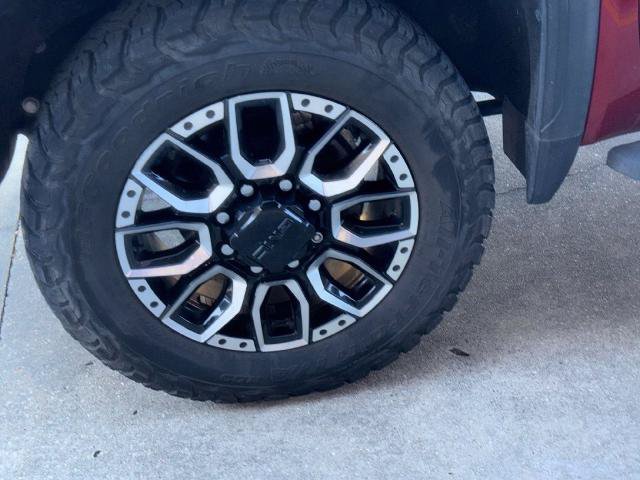 Used 2023 GMC Sierra 2500 AT4 w/ AT4 Premium Plus Package AWD/4WD image 4