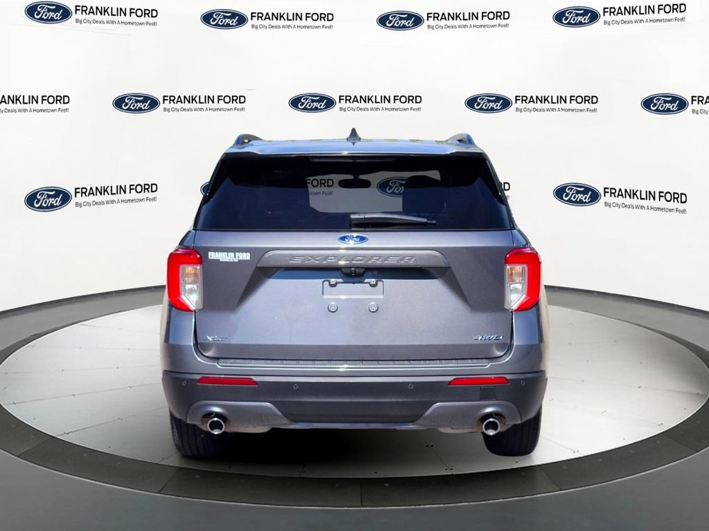 Certified 2022 Ford Explorer XLT w/ Equipment Group 202A AWD/4WD image 4
