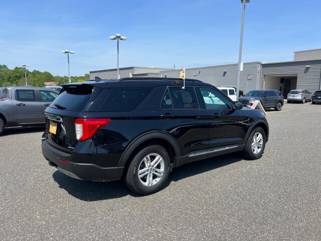 Certified 2021 Ford Explorer XLT w/ Equipment Group 202A AWD/4WD image 5