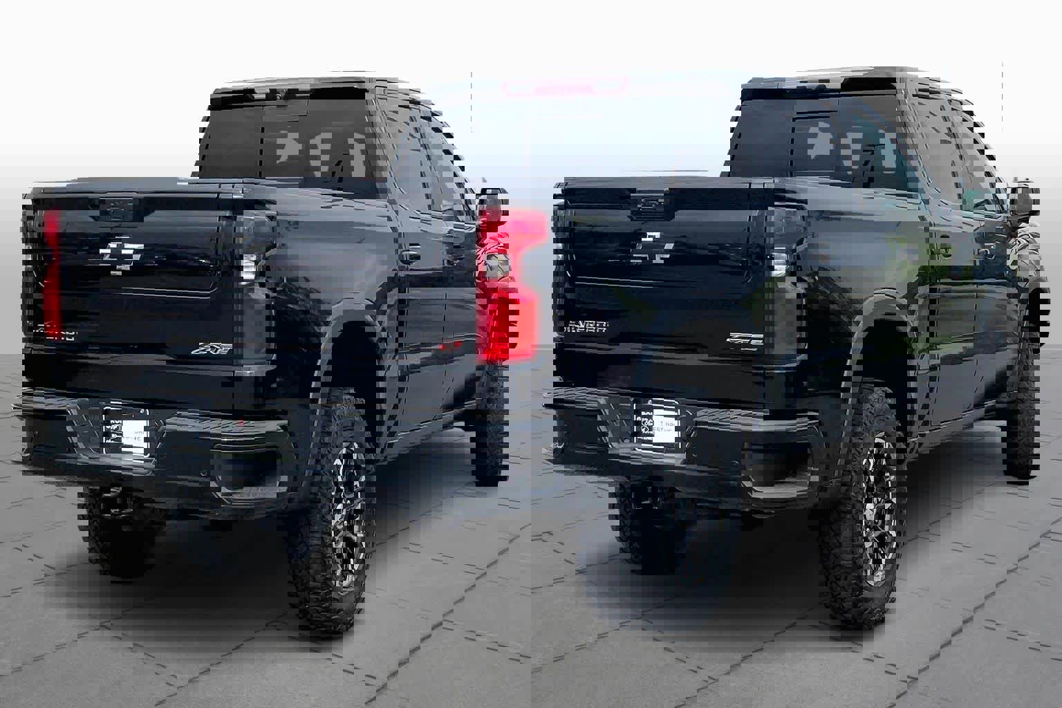 Used 2023 Chevrolet Silverado 1500 ZR2 w/ Technology Package image 3