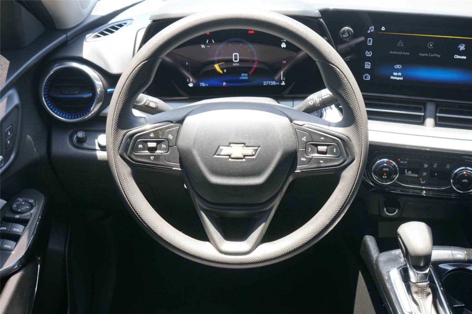 Used 2024 Chevrolet Trax LT FWD image 25