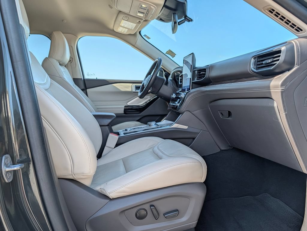 Certified 2022 Ford Explorer Platinum w/ Technology Package AWD/4WD image 12