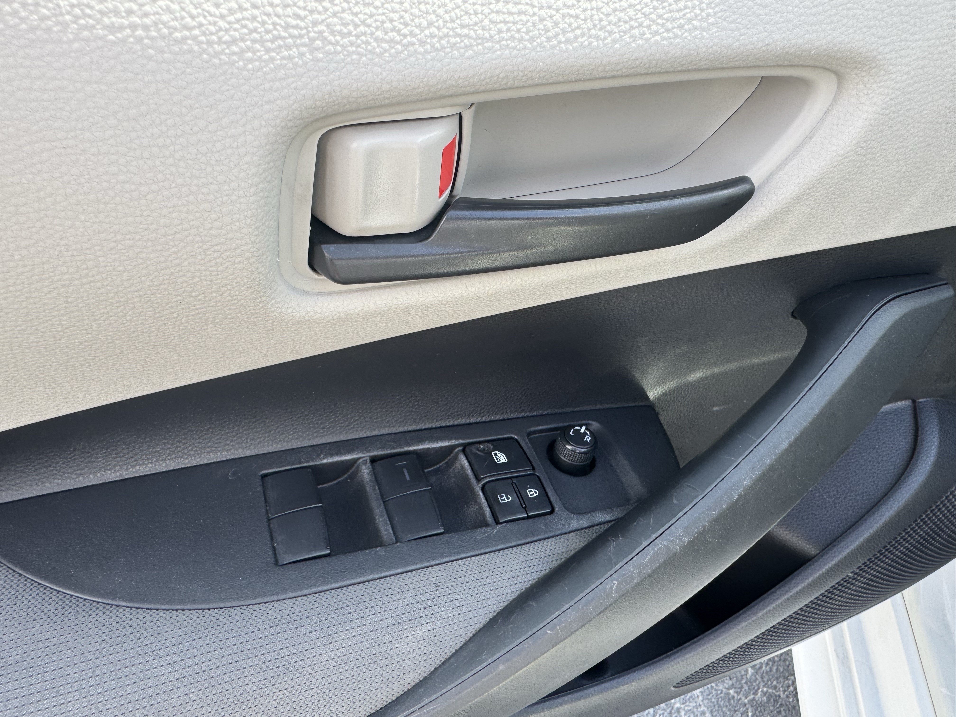 Used 2022 Toyota Corolla LE FWD image 11