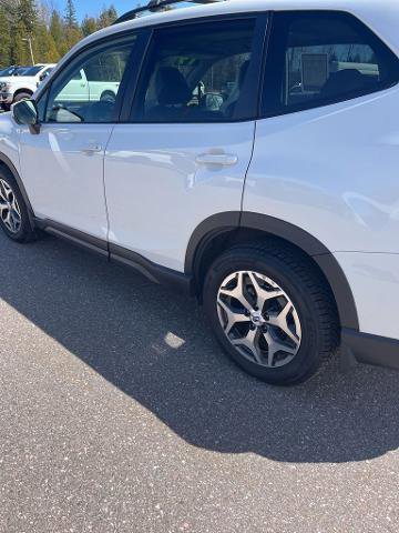 Used 2019 Subaru Forester Premium AWD/4WD image 10