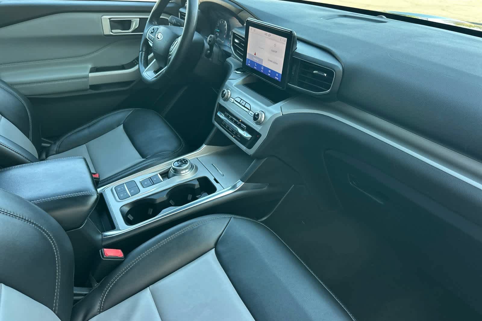 Certified 2022 Ford Explorer XLT w/ Equipment Group 202A RWD image 18