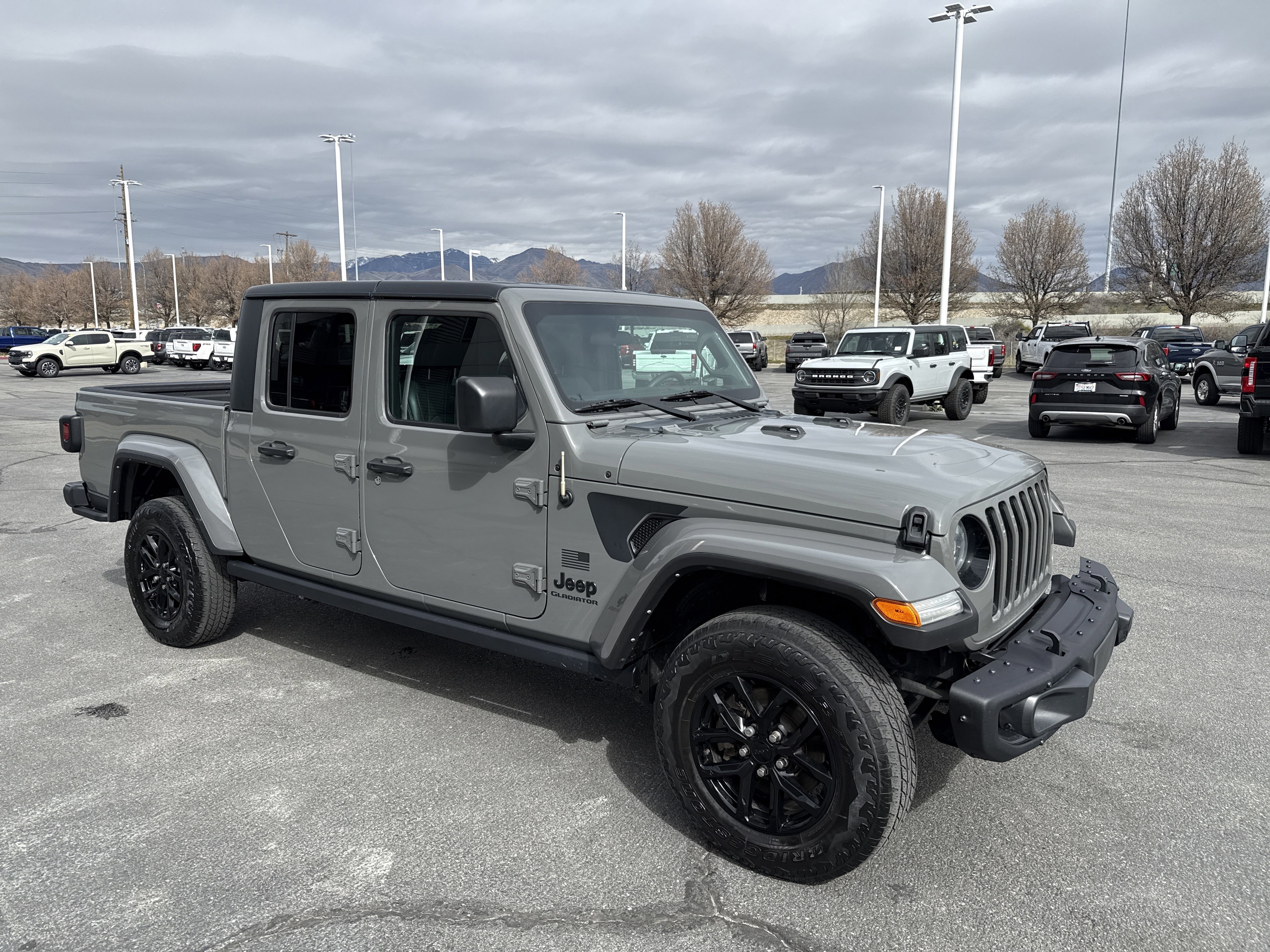 Used 2023 Jeep Gladiator Sport image 8