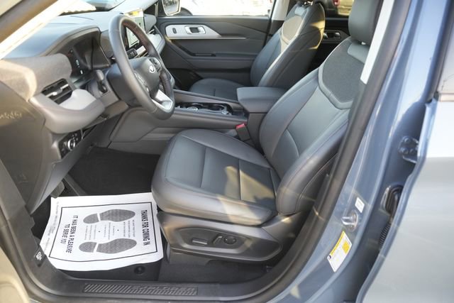 Certified 2025 Ford Explorer Active w/ Active Comfort Package image 9