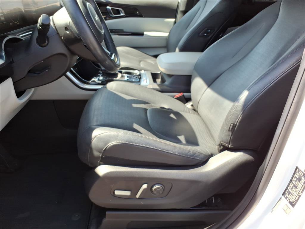 Used 2022 Kia Carnival SX Prestige image 26