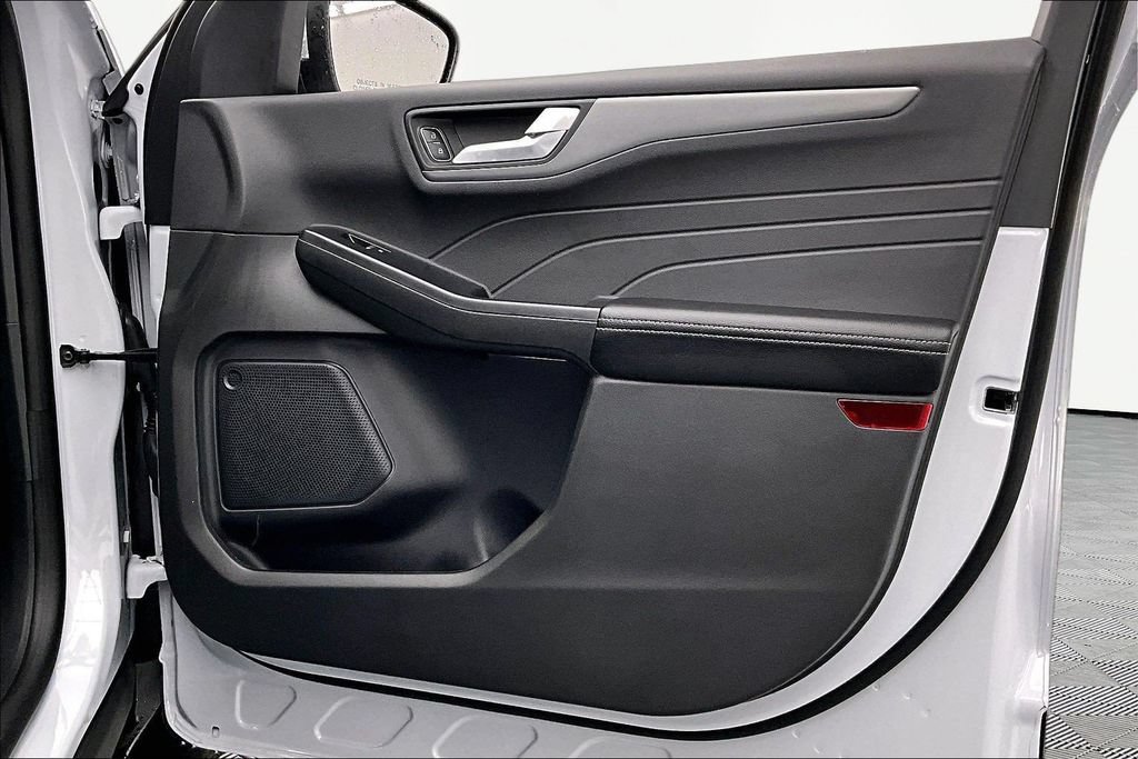 Certified 2025 Ford Escape SE FWD image 24