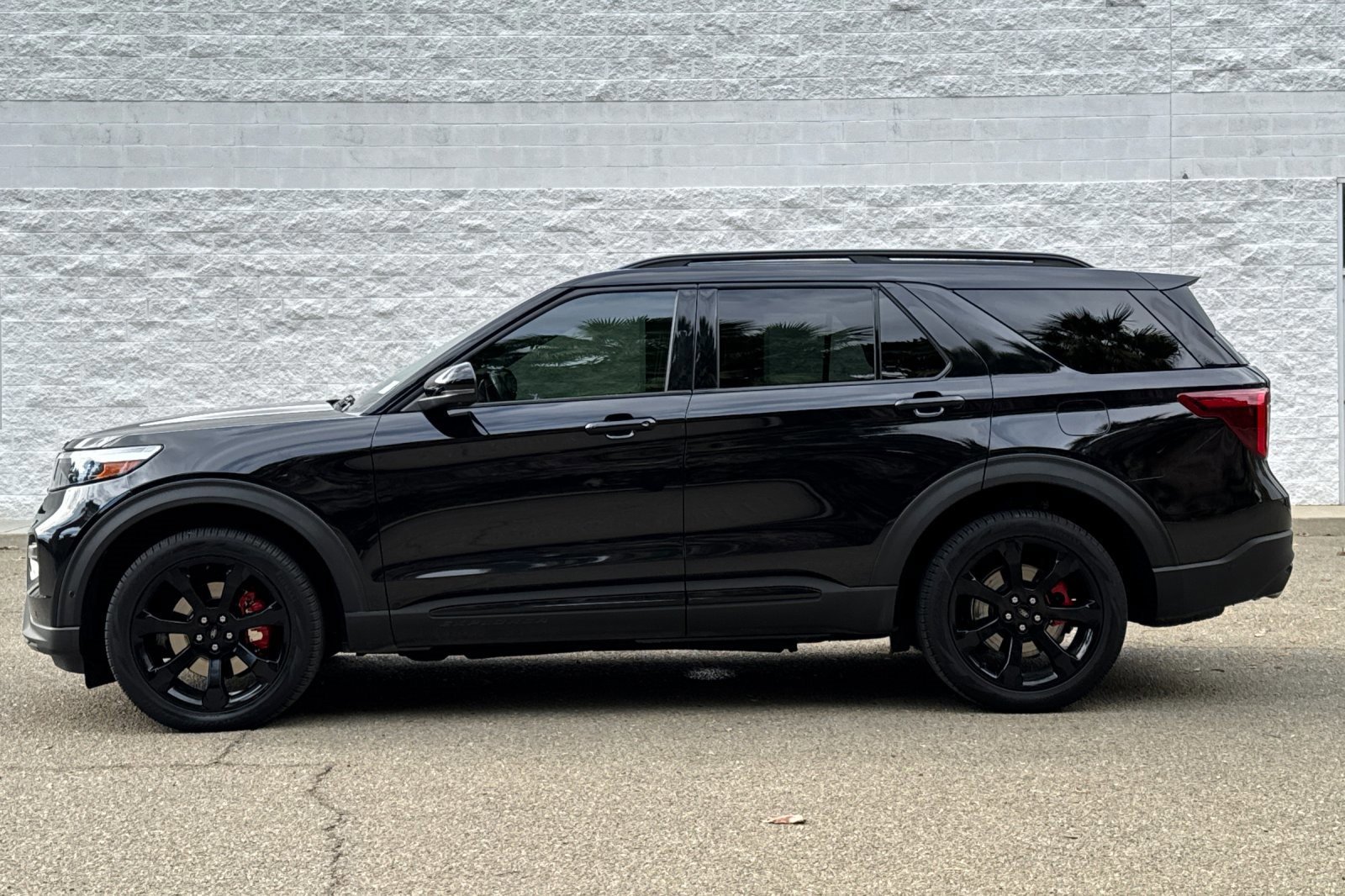 Certified 2022 Ford Explorer ST w/ Equipment Group 401A image 2