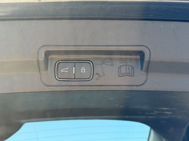 Certified 2022 Ford Explorer XLT w/ Equipment Group 202A RWD image 10