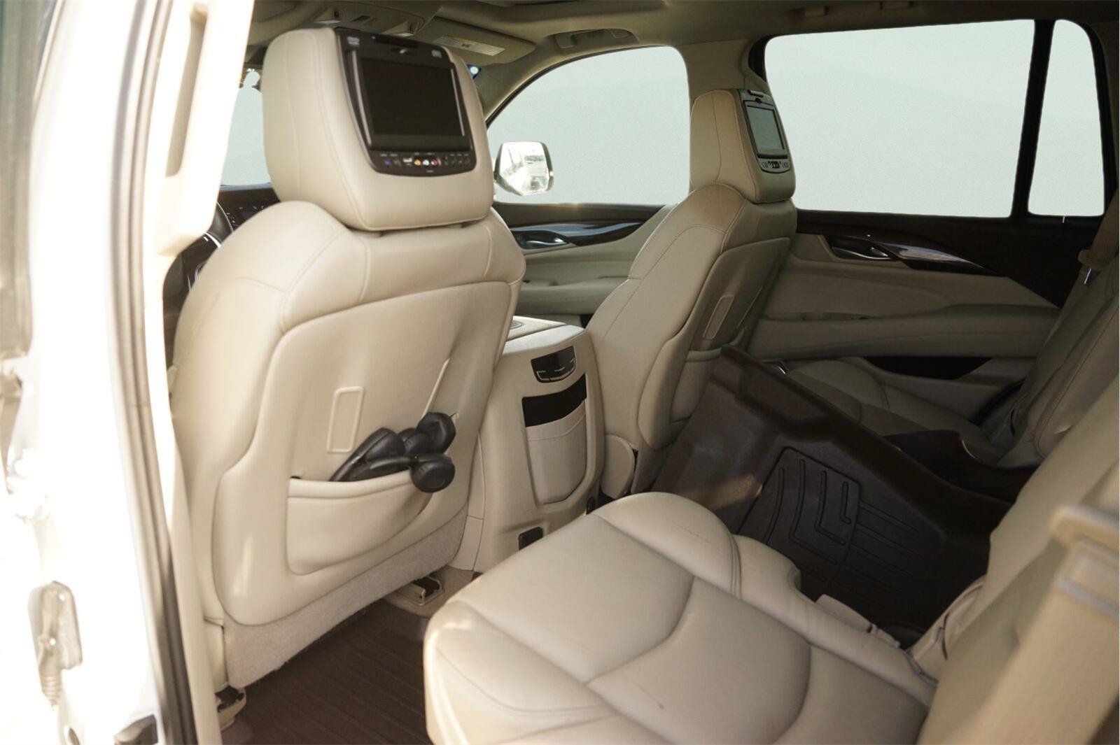 Used 2017 Cadillac Escalade Luxury RWD image 12