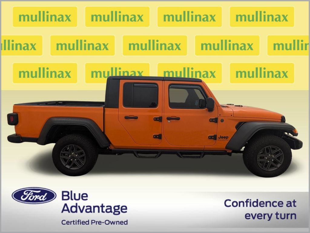 Used 2025 Jeep Gladiator Sport AWD/4WD image 2