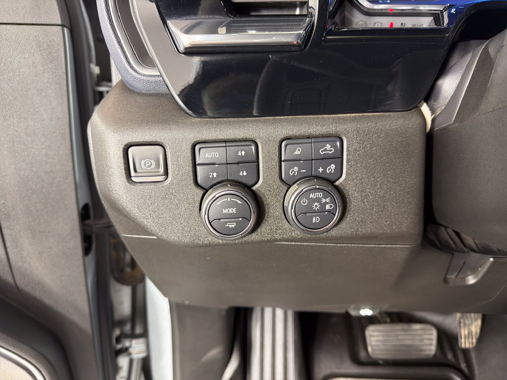 Used 2024 Chevrolet Silverado 3500 High Country AWD/4WD image 15