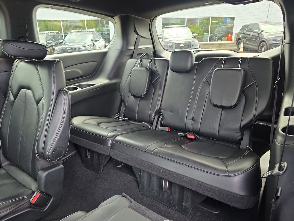 Used 2025 Chrysler Pacifica Select FWD image 30