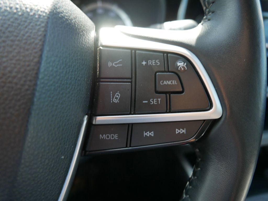 Used 2024 Toyota Highlander LE AWD/4WD image 28