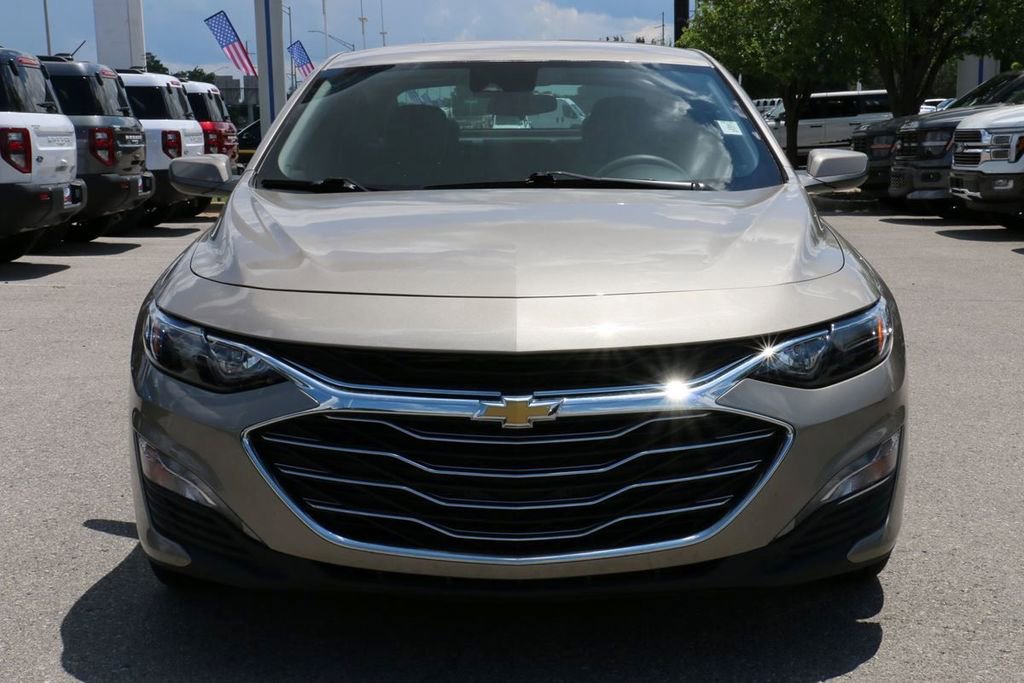 Used 2025 Chevrolet Malibu LT FWD image 3