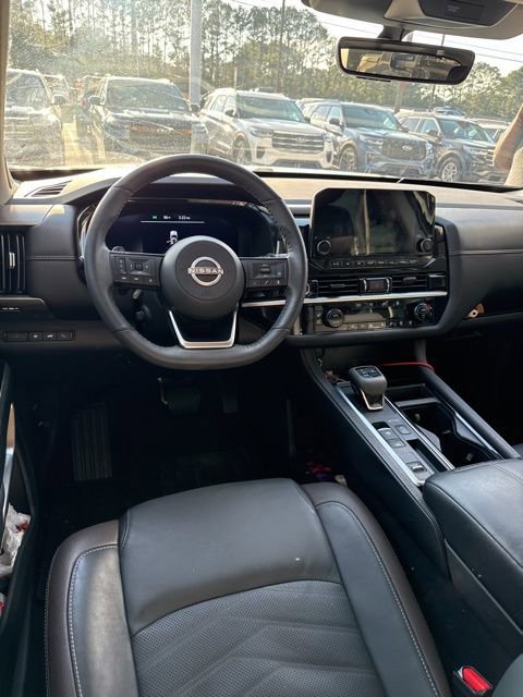 Used 2024 Nissan Pathfinder Platinum image 8