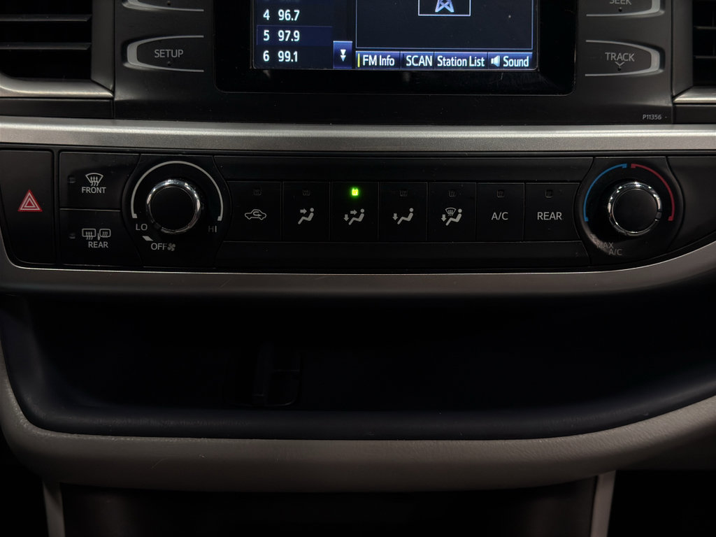 Used 2017 Toyota Highlander LE image 23