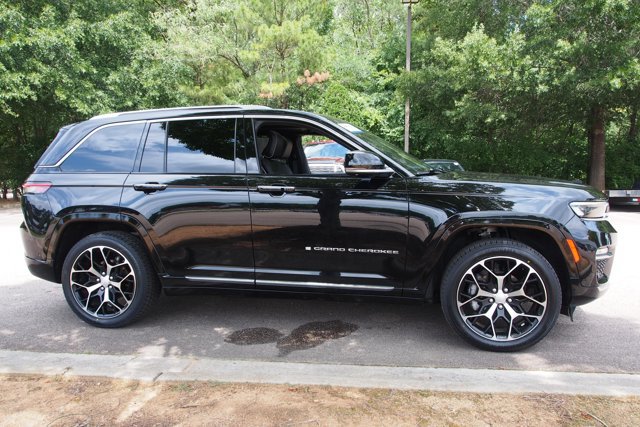 Used 2023 Jeep Grand Cherokee Summit AWD/4WD image 8